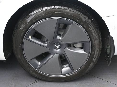 Used 2022 Tesla Model 3 Long Range AWD/4WD image 38