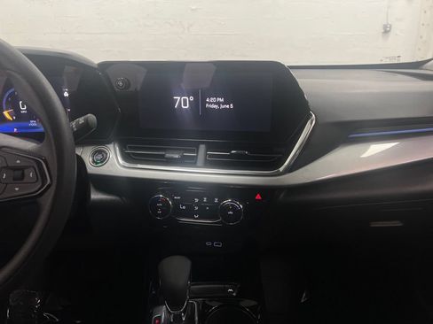 Used 2024 Chevrolet Trax LT FWD image 19