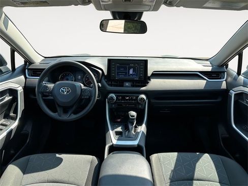 Used 2022 Toyota RAV4 XLE image 10