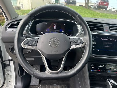 Used 2024 Volkswagen Tiguan SE image 13