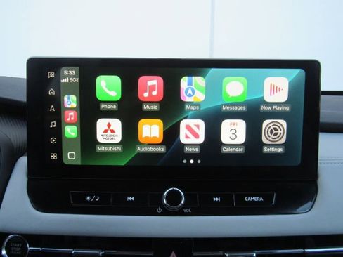 Used 2025 Mitsubishi Outlander SE image 9