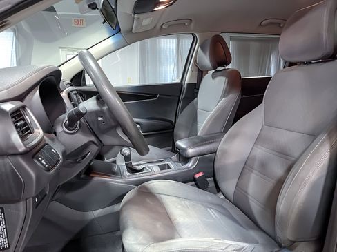 Used 2016 Kia Sorento LX image 13
