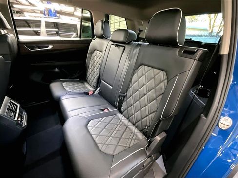 Used 2025 Volkswagen Atlas SEL Premium R-Line image 28