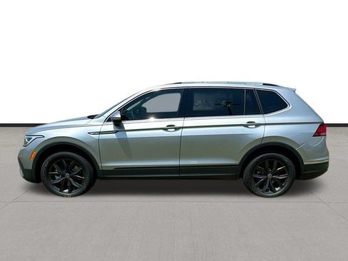 Used 2024 Volkswagen Tiguan SE FWD image 3