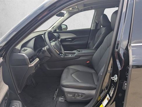 New 2026 Toyota Grand Highlander FWD image 4
