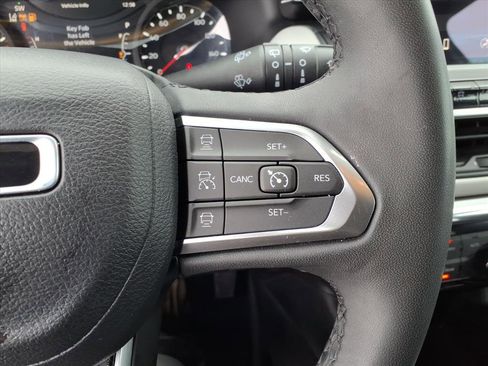 Used 2023 Jeep Compass Limited image 18