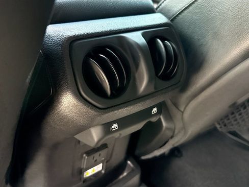Used 2018 Jeep Wrangler Unlimited Rubicon AWD/4WD image 28