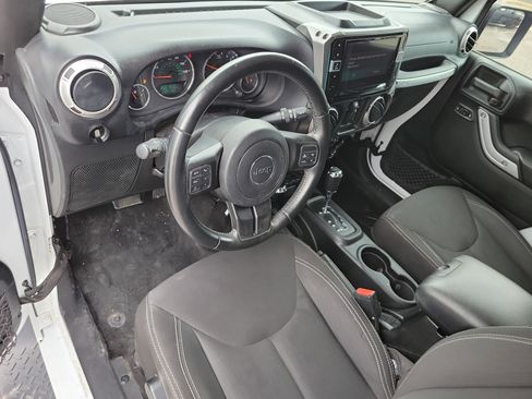 Used 2017 Jeep Wrangler Unlimited Sahara w/ Dual Top Group image 8