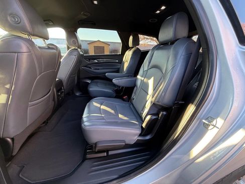 Used 2022 Buick Enclave Premium image 11