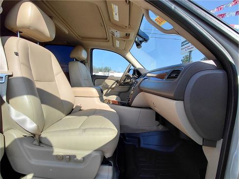 Used 2012 Chevrolet Suburban LTZ image 15