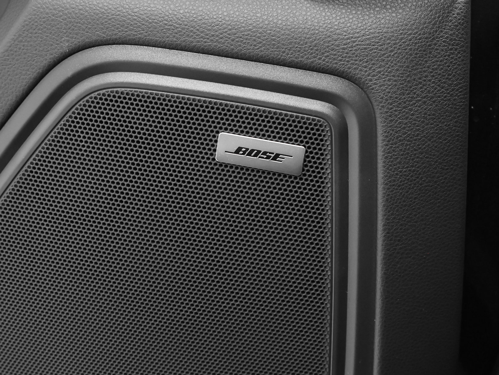 Certified 2026 Porsche Macan AWD/4WD image 39