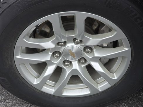 Used 2024 Chevrolet Suburban LT image 33