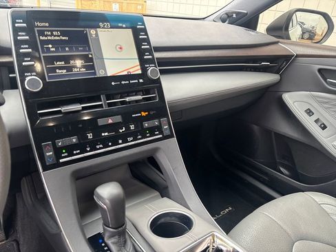 Used 2019 Toyota Avalon Limited image 14