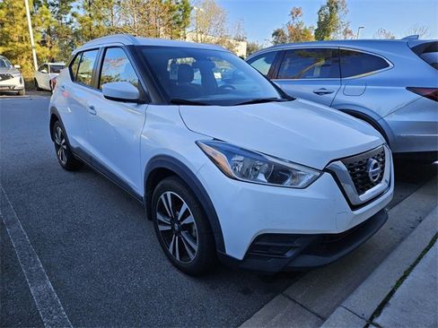 Used 2019 Nissan Kicks SV image 5