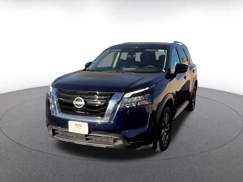 Used 2025 Nissan Pathfinder SV image 4