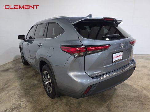 Used 2020 Toyota Highlander XLE w/ Protection Package #3 image 8
