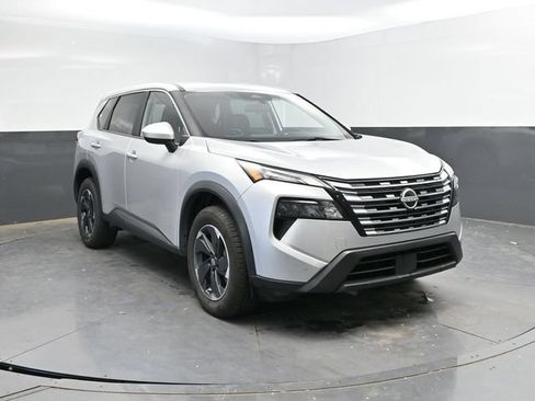 Used 2025 Nissan Rogue SV AWD/4WD image 4