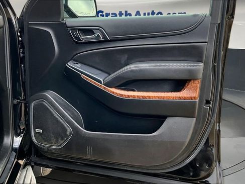 Used 2018 Chevrolet Suburban Premier image 30