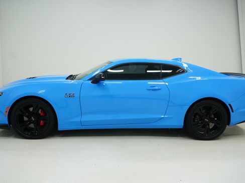 Used 2022 Chevrolet Camaro LT w/ RS Package RWD image 7