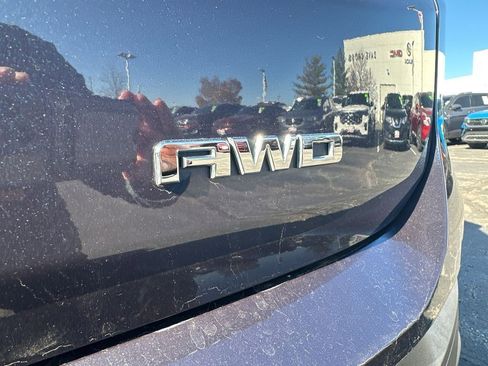 Used 2019 GMC Terrain SLE w/ Driver Convenience Package image 9