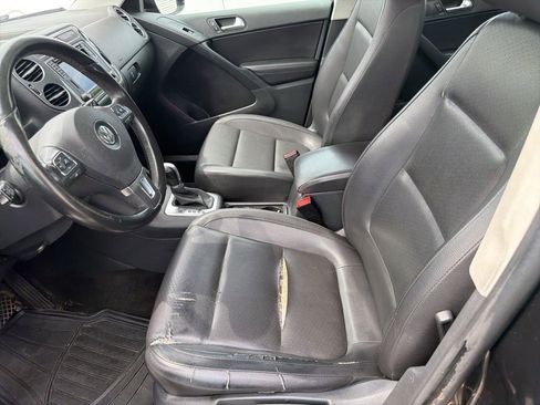 Used 2017 Volkswagen Tiguan S image 7