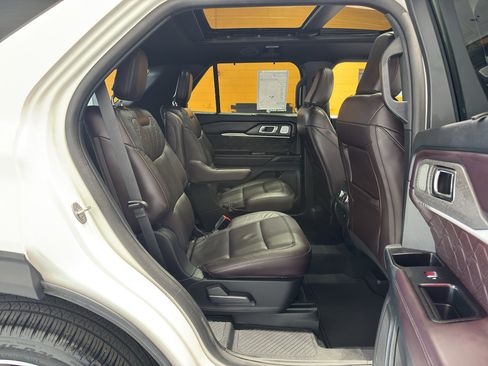 Used 2025 Ford Explorer Platinum w/ Ultimate Package AWD/4WD image 20