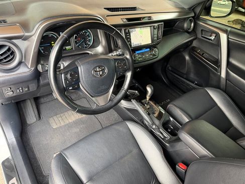 Used 2017 Toyota RAV4 SE image 2