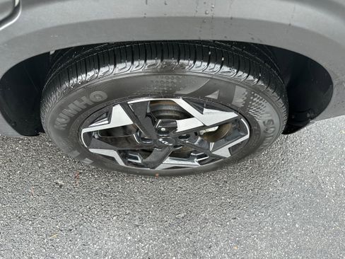 Used 2024 Kia Seltos EX image 9