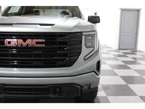 Used 2023 GMC Sierra 1500 Elevation w/ X31 Off-Road Package image 8