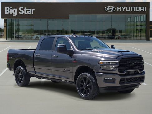 Used 2025 RAM 2500 Laramie AWD/4WD image 6