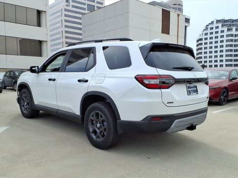 New 2025 Honda Pilot TrailSport image 6
