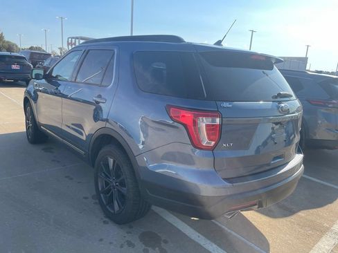 Used 2018 Ford Explorer XLT w/ Equipment Group 202A AWD/4WD image 9