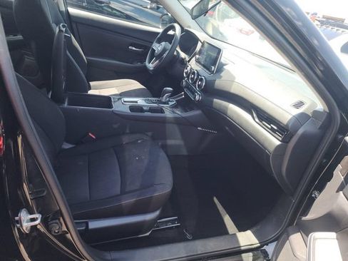 Used 2025 Nissan Sentra SV FWD image 6