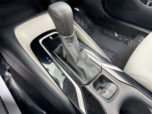 Used 2022 Toyota Corolla LE image 20
