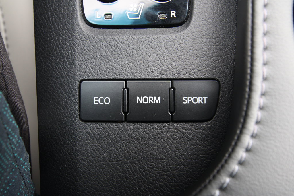 Used 2018 Toyota Avalon Limited w/ All Weather Liner Package FWD image 27