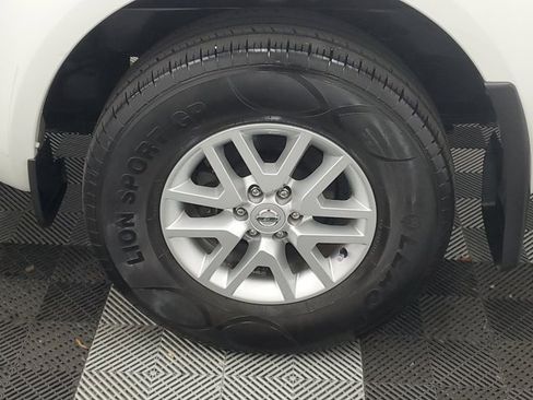 Certified 2020 Nissan Frontier SV image 9