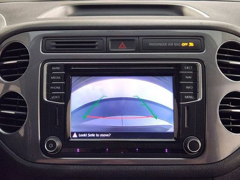Used 2016 Volkswagen Tiguan SE FWD image 18