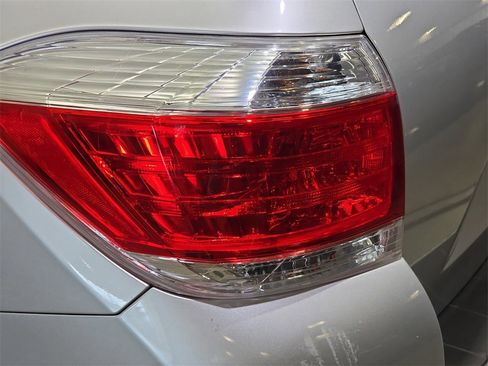 Used 2013 Toyota Highlander SE image 38