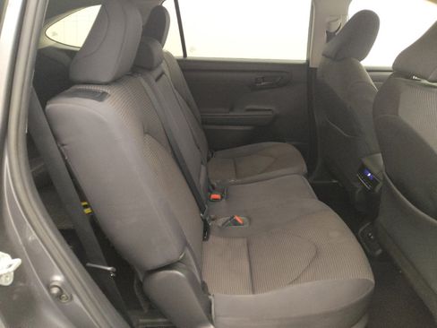 Used 2021 Toyota Highlander LE AWD/4WD image 19