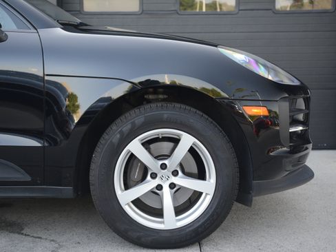 Certified 2019 Porsche Macan AWD/4WD image 39