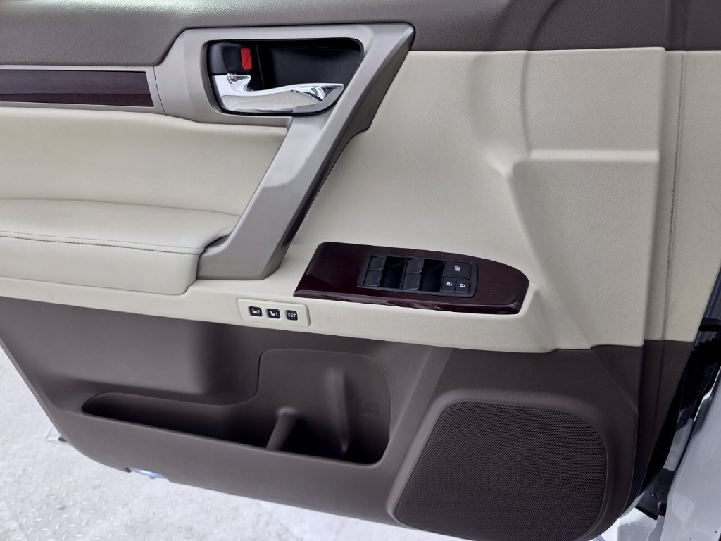 Used 2018 Lexus GX 460 Luxury AWD/4WD image 25