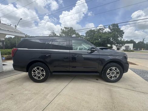 Used 2025 Ford Expedition Active AWD/4WD image 5