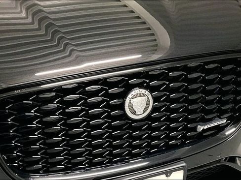 Certified 2025 Jaguar F-PACE R-Dynamic S image 31