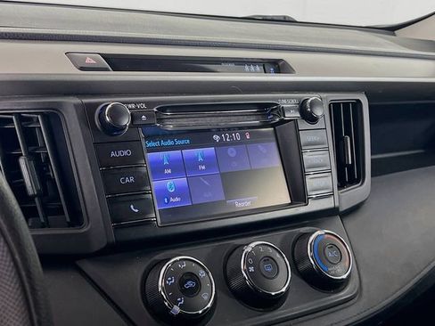 Used 2018 Toyota RAV4 LE image 16