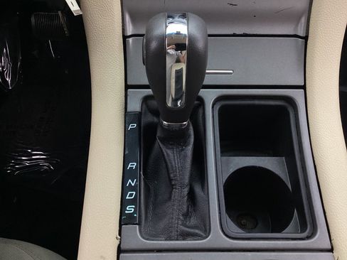 Used 2017 Ford Taurus SE image 35