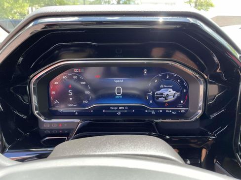 Used 2025 Chevrolet Silverado 1500 LT Trail Boss w/ LT Trail Boss Premium Package AWD/4WD image 10