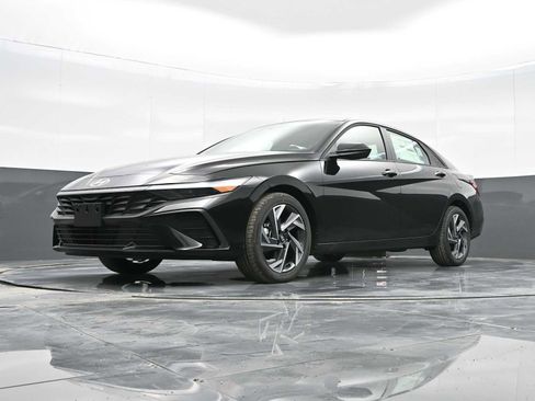 Certified 2025 Hyundai Elantra Sport w/ Cargo Package image 30