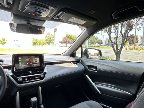 Used 2025 Toyota Corolla Cross AWD Hybrid image 20