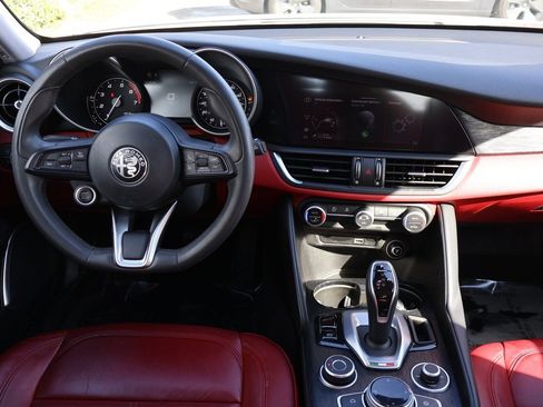 Used 2020 Alfa Romeo Giulia w/ Nero Edizione image 33