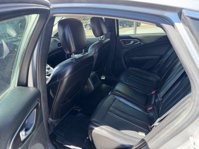 Used 2016 Chrysler 200 Limited FWD image 23